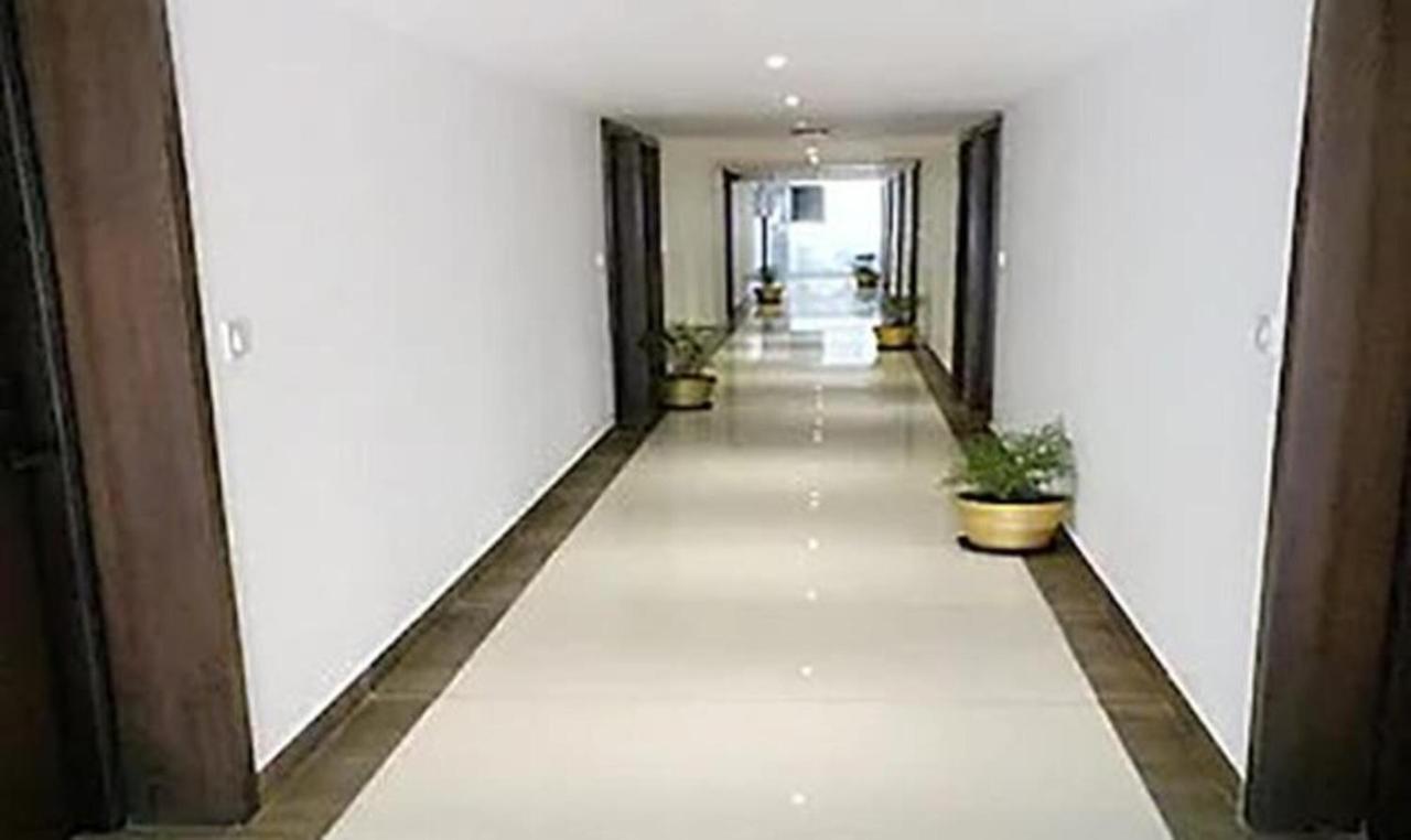 Fabhotel Prime D Chandlier Kochi Bagian luar foto