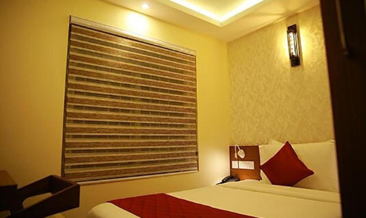 Fabhotel Prime D Chandlier Kochi Bagian luar foto