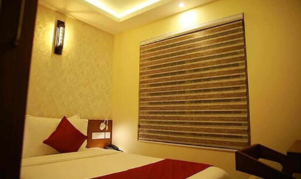 Fabhotel Prime D Chandlier Kochi Bagian luar foto